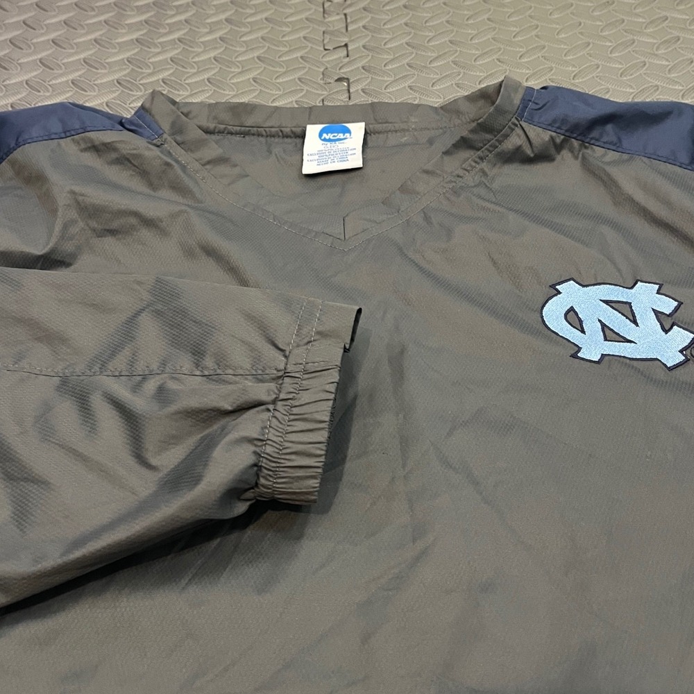 NCAA UNC Tar Heels Windbreaker‎ Pullover Mens L Gray Blue V-Neck Long Sleeve